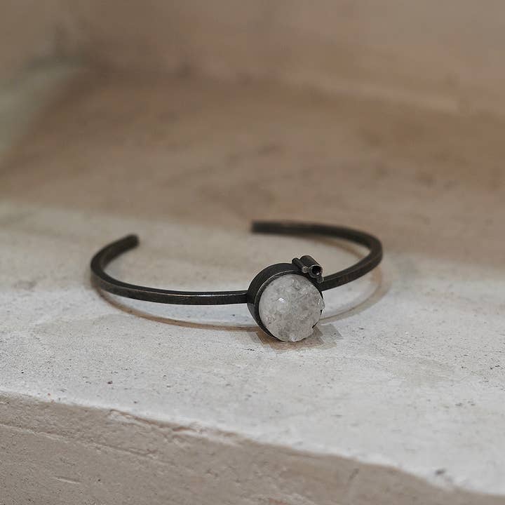 Pulsera de plata oxidada con cuarzo drusa Nebbia para venta al por mayor de Tass Joies España