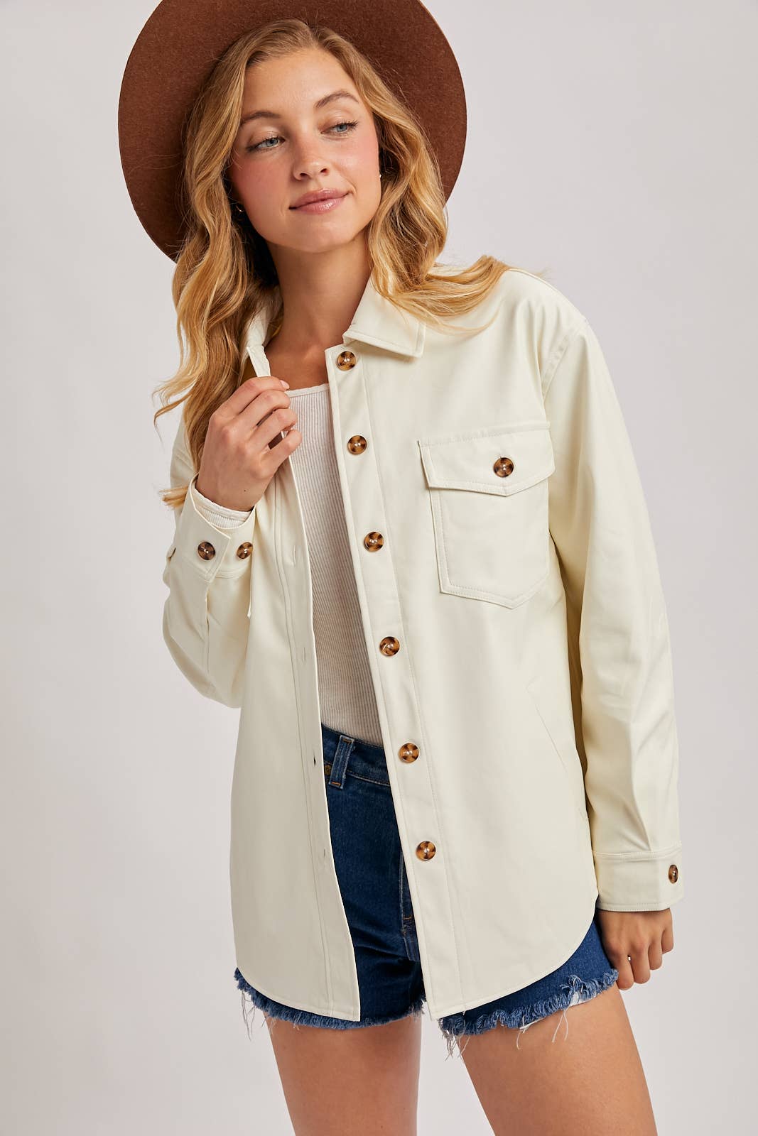 Bluivy - Vendita all'ingrosso Giacca a camicia - Donna - SHACKET IN PELLE VEGANA2