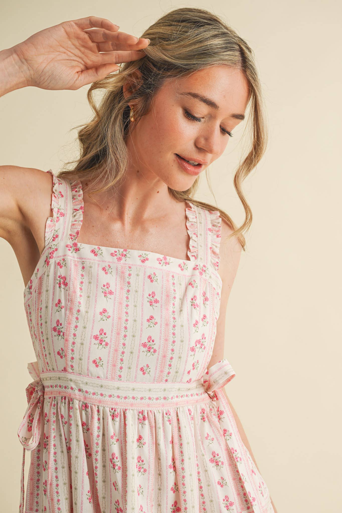 &MERCI - Wholesale Dress - Women's - RUFFLED STRAP FLORAL MIDI DRESS WITH SIDE TYING BOWS MDR35865