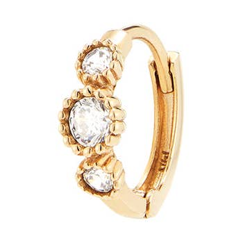 Huggie Hoop mit dreifacher Lünette, 14 Karat Gold für den Großhandel von Musemond