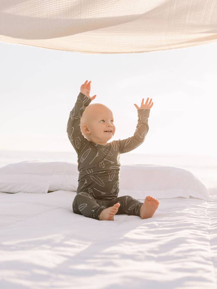 Surfbrett-PJs für den Großhandel von Kahakai Kids Collection