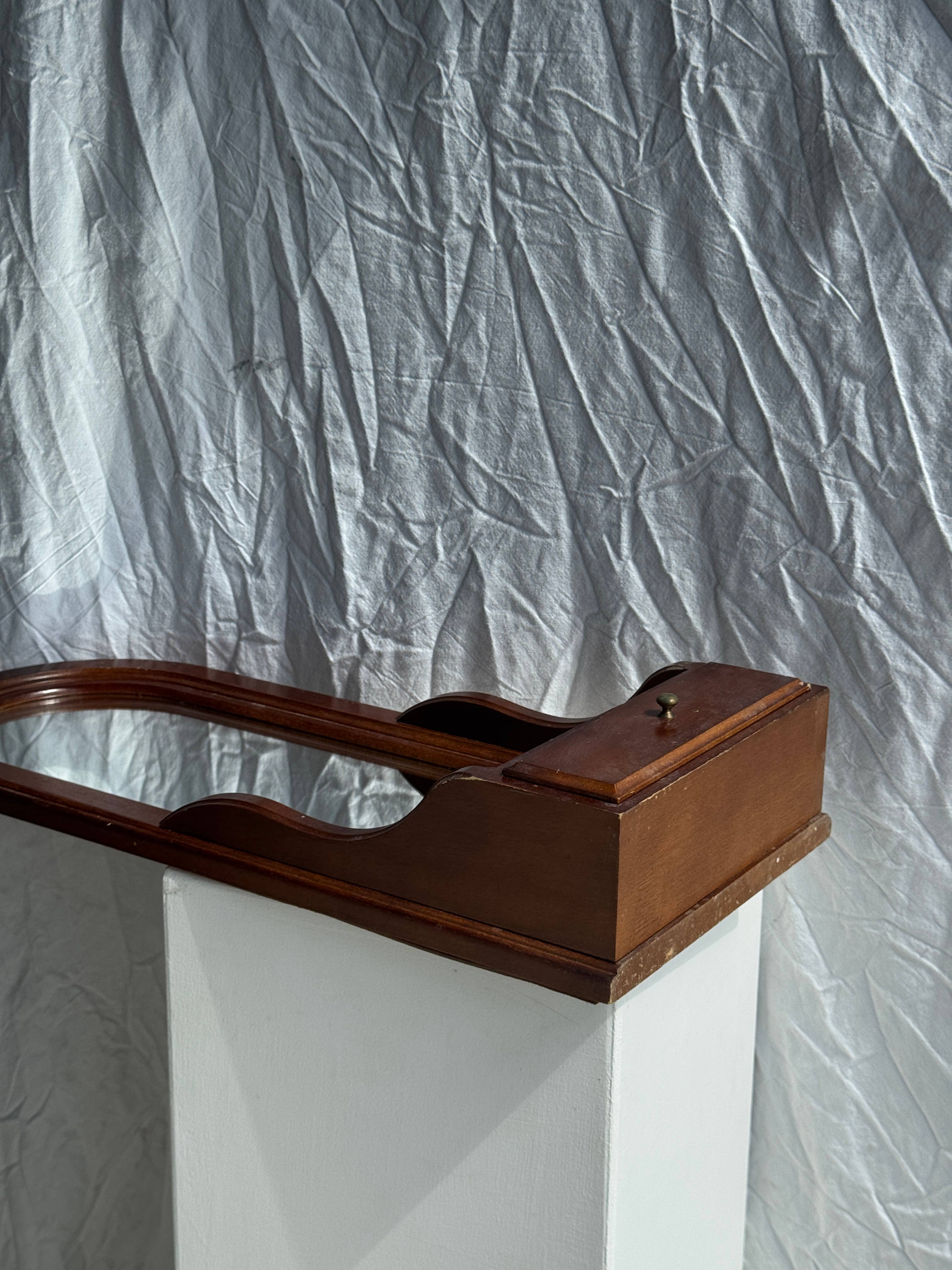 Office Objets - Wholesale Wall Mirror - Rounded mirror with a brown wooden drawer H6710