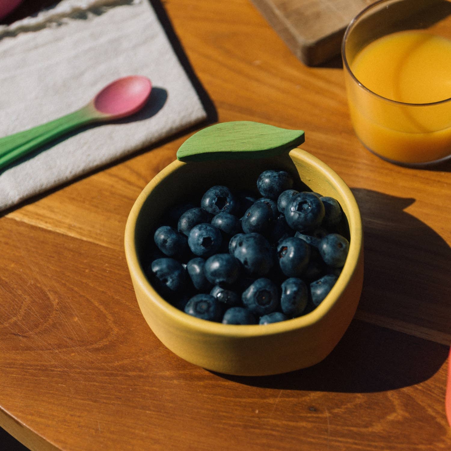 Oli & Carol - Wholesale Feeding Set - Baby - Lou the Lemon Bowl & Spoon Set4
