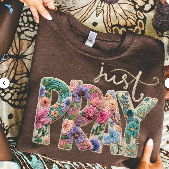 Faux Broderade Pray Sweatshirts & T-Shirts för wholesale av Trendy Chic Apparel LLC