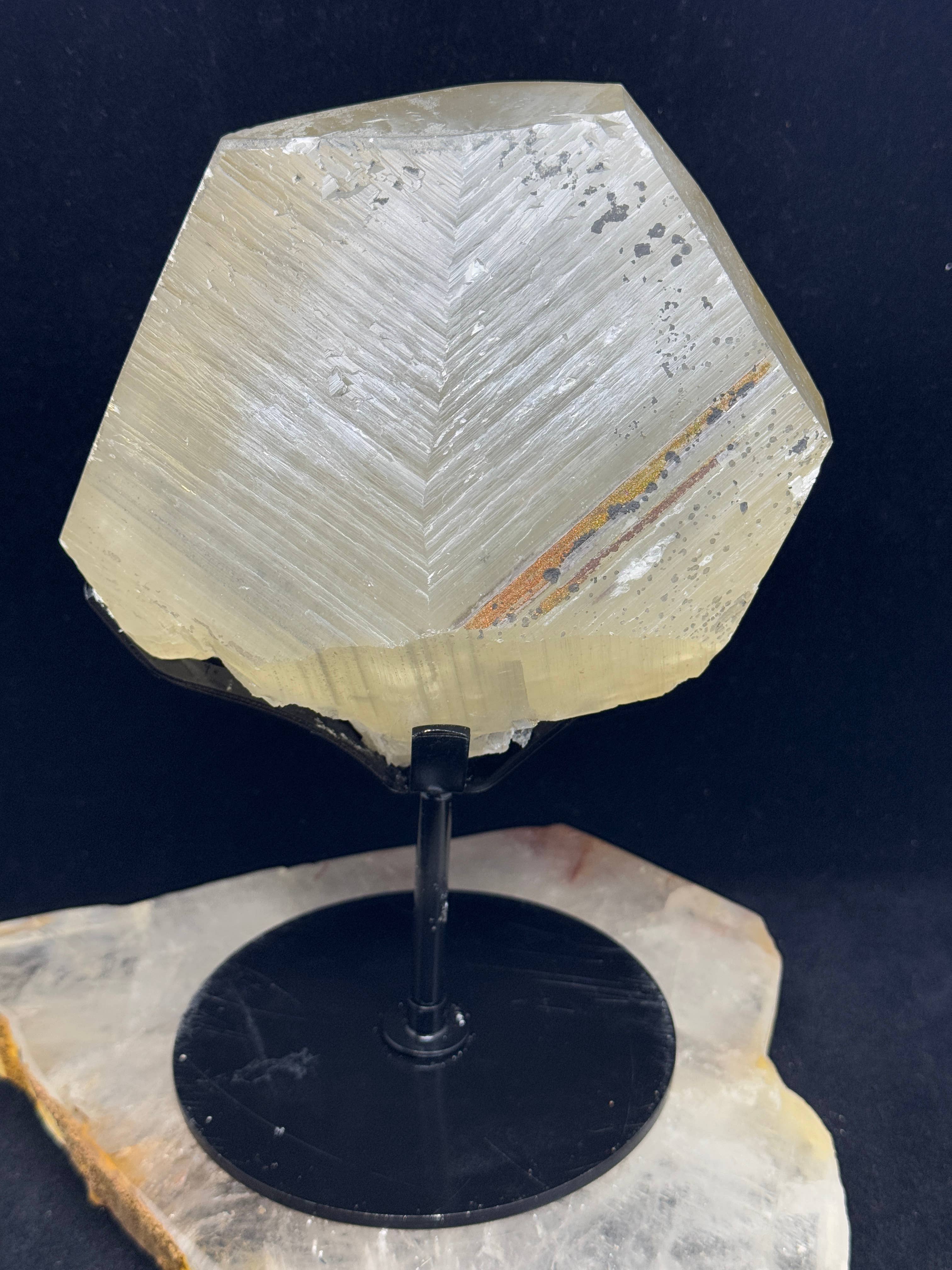 The 7 Directions - Wholesale Spiritual Stone/Crystal - UV reactive calcite free form w/ chalcopyrite F23E11