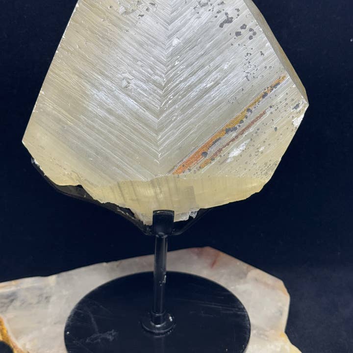 The 7 Directions - Wholesale Spiritual Stone/Crystal - UV reactive calcite free form w/ chalcopyrite F23E11