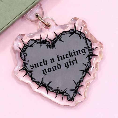 Du är en så jävla duktig tjej USB-C dammpluggcharm för wholesale av Posh Paperie