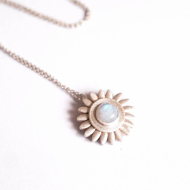 Zonnebloem Spinner Fidget ketting met regenboog maansteen voor wholesale door idiliusjewelry