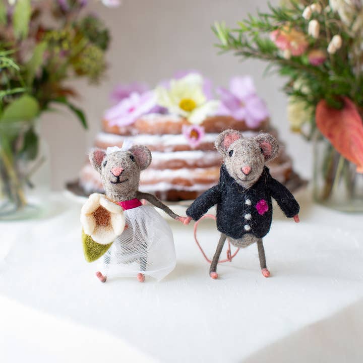 Sew Heart Felt - Wholesale Decorative Tabletop Object - Bride and Groom Wedding Mice