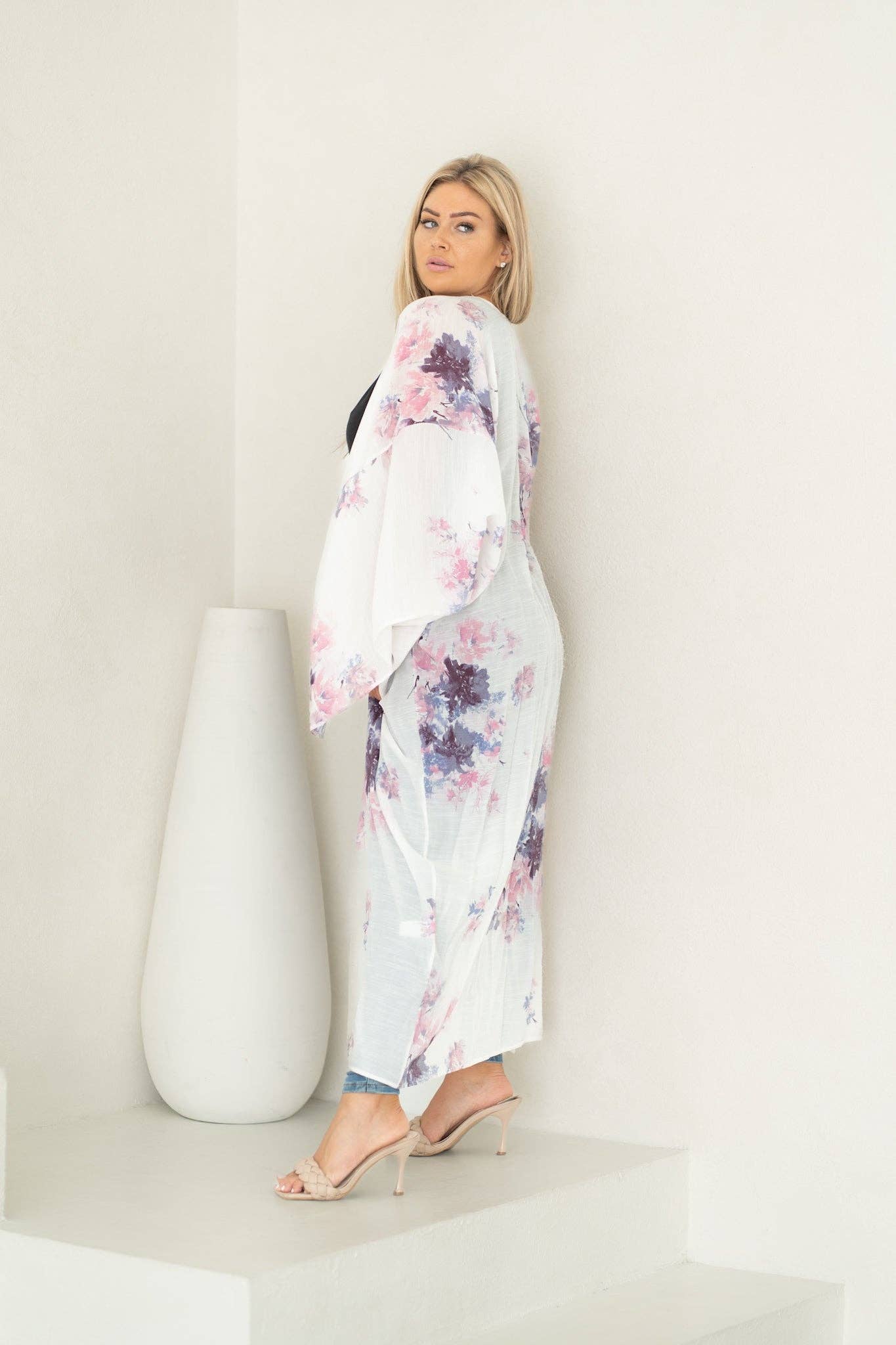 Shop T.K.S - Vendita all'ingrosso Kimono - Donna - Copricostume da spiaggia Chelsea bianco con motivo floreale lungo4