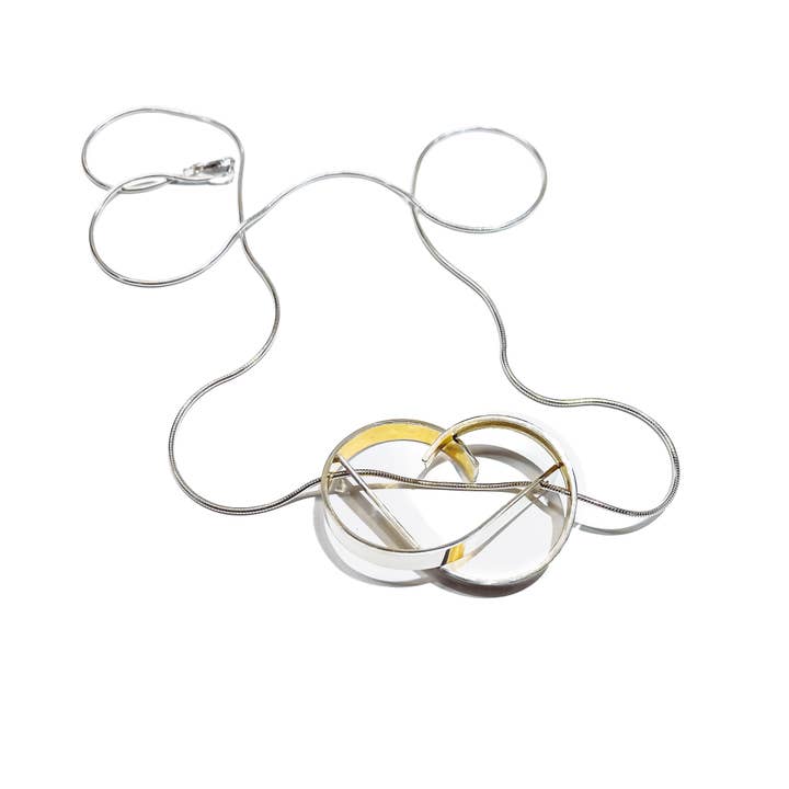 Collier Infinity Knot S+G, cadeau romantique moderne argenté/doré pour la vente par AW | MW