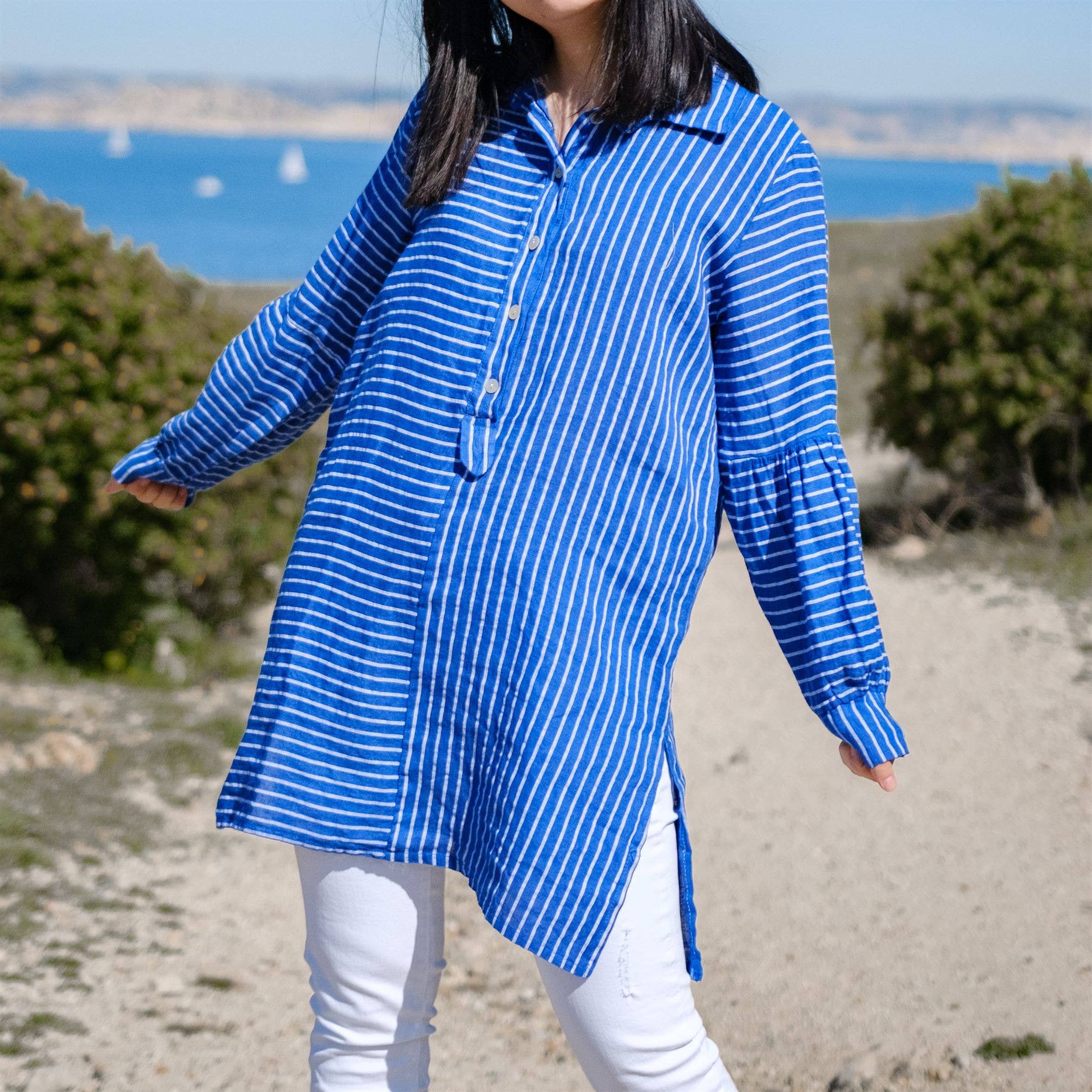 Cecile Wang – Großhandel Hemd mit Button-down-Kragen – Damen – Cecile Wang 185CA0023 gestreiftes langes Leinenhemd1