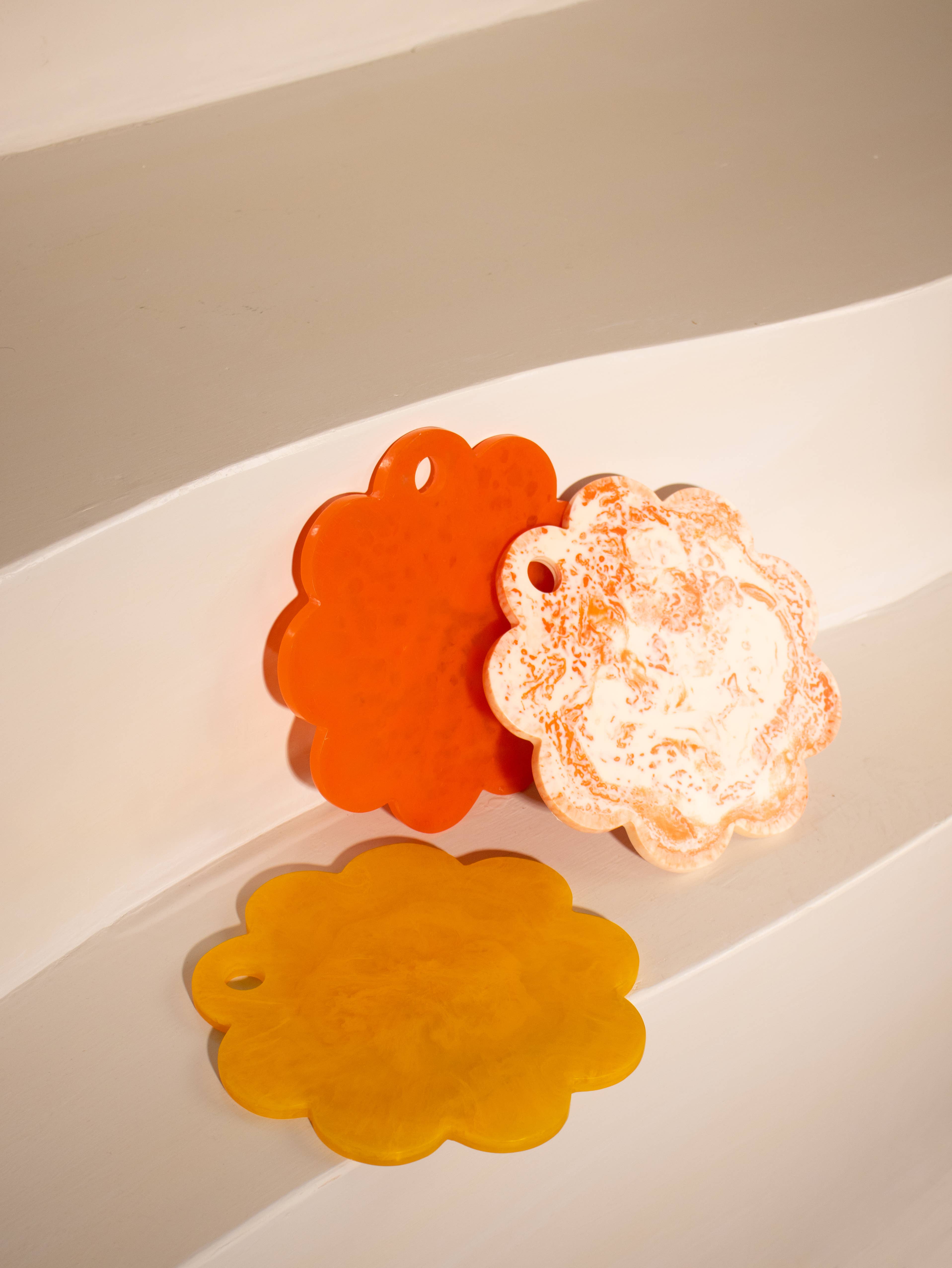 Casa Amarosa - Wholesale Cheese Board - Scallop Resin Cheese Charcuterie Board Ivory Pink - 9 Inches1