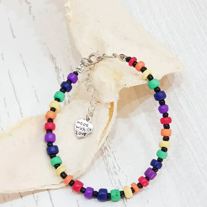 Pride Collection armbånd med 5mm træperler, 18cm + 4cm for engroshandel hos Gloria-Maris