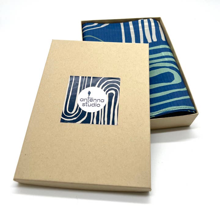 Antenna Studio - Venta al por mayor Bufanda - Mujer - Pañuelo de seda de diseñador con estampado «Pebbles Night»1