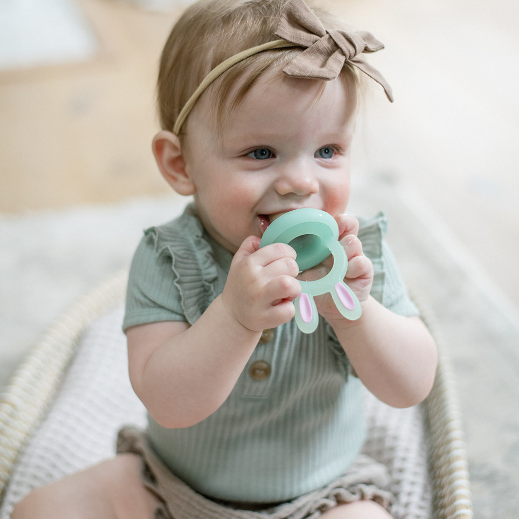 Vesta Baby - Wholesale Feeding Set - Baby - Baby Fruit Feeder Soft Silicone Food Nibbler Teether Set1