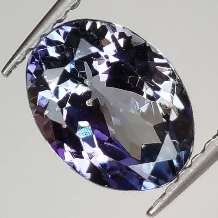 1.81ct Tanzanite oval cut 8.4x6.4mm for wholesale by Naturjoya