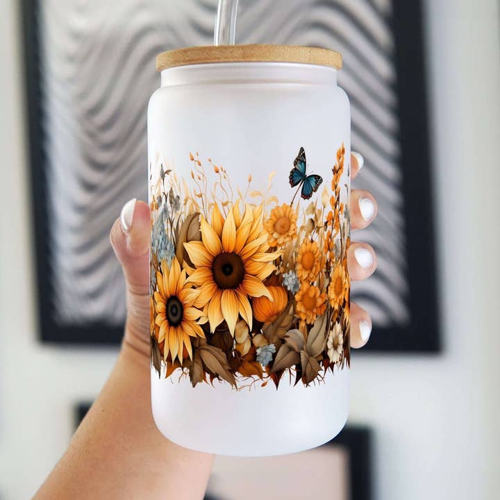 Zonnebloem 16oz glazen blikje met deksel en rietje voor wholesale door Sip-Sip Hooray!