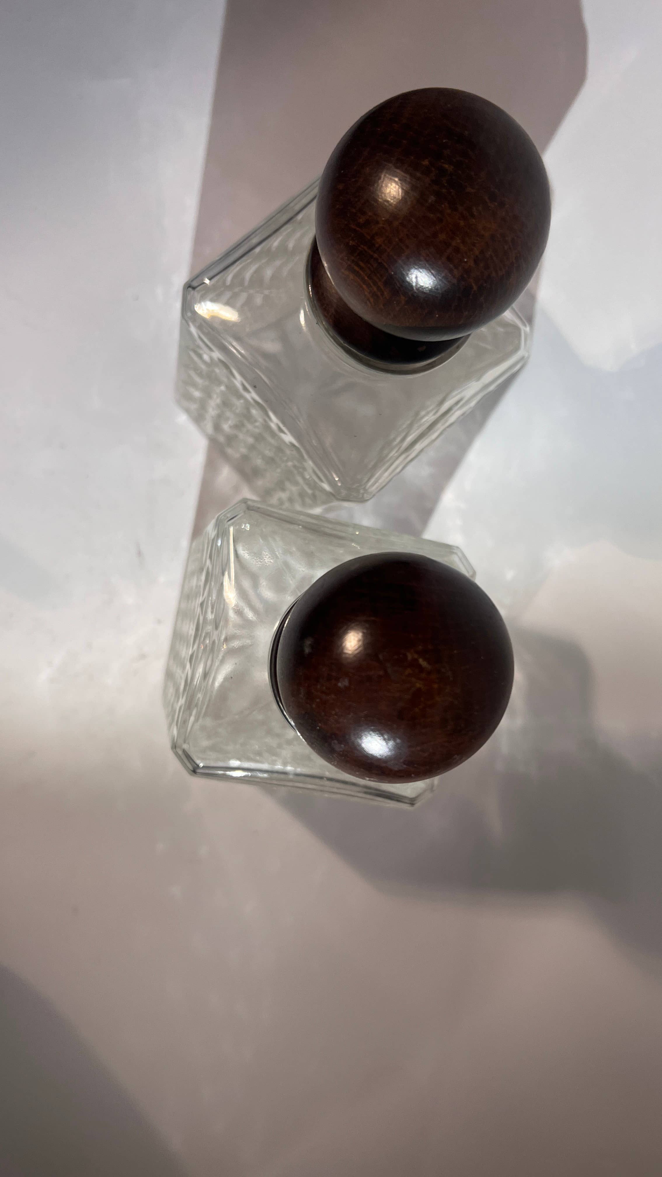 DADA Novecento – Jarra decorativa por atacado – Par de garrafas de cristal boêmio com tampa8