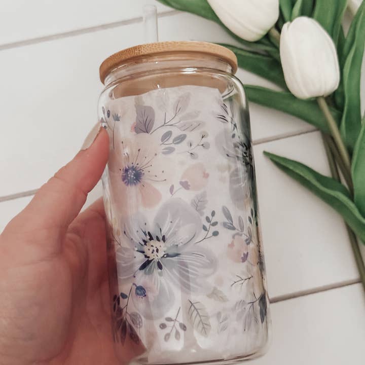 Emma K Designs - Wholesale Drinking Glass/Cup - Spring Floral 16oz Glass Cup with Bamboo LidÂ