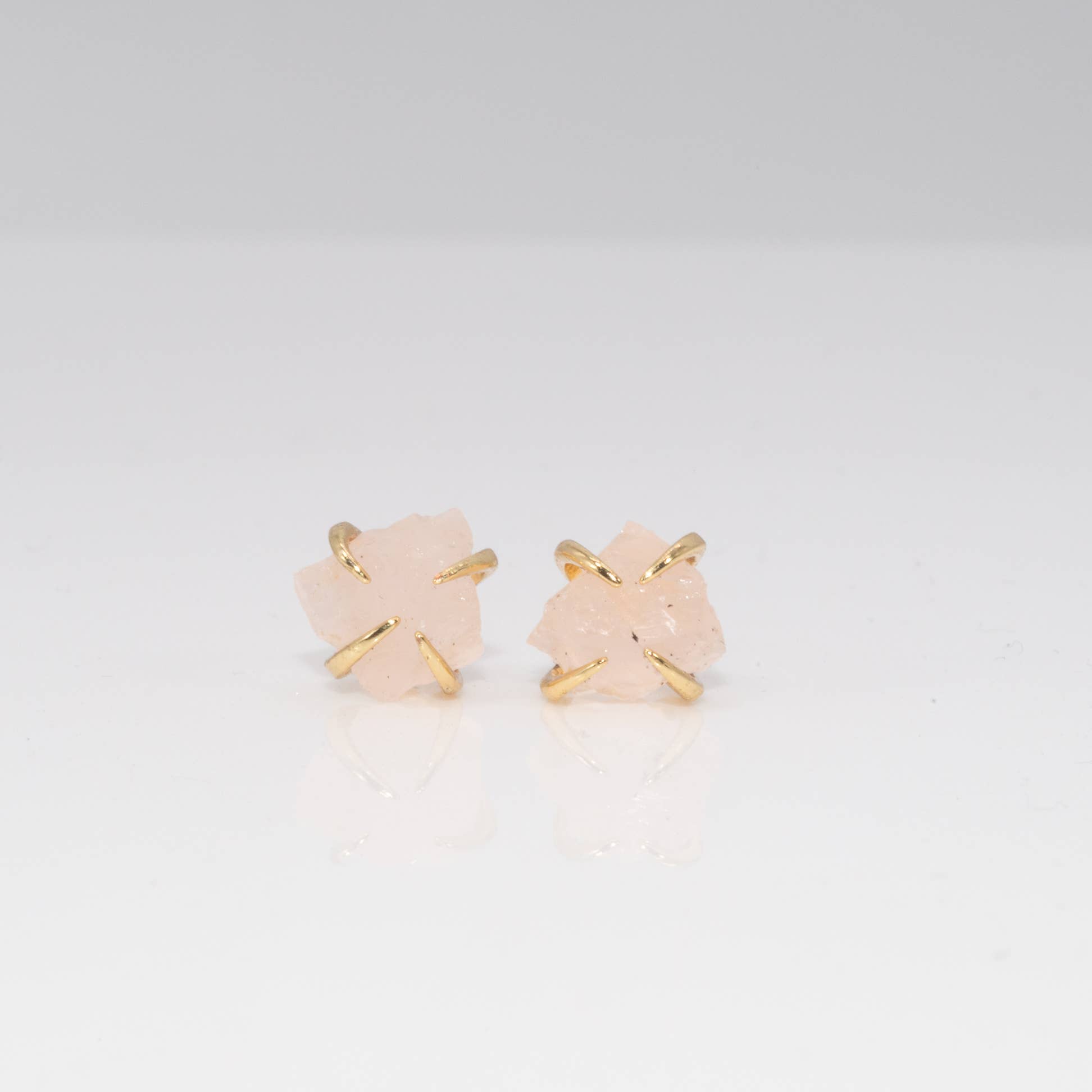 Leslie Francesca Designs – Engroshandel Ørestikkere – Prong Raw Crystal Studs1