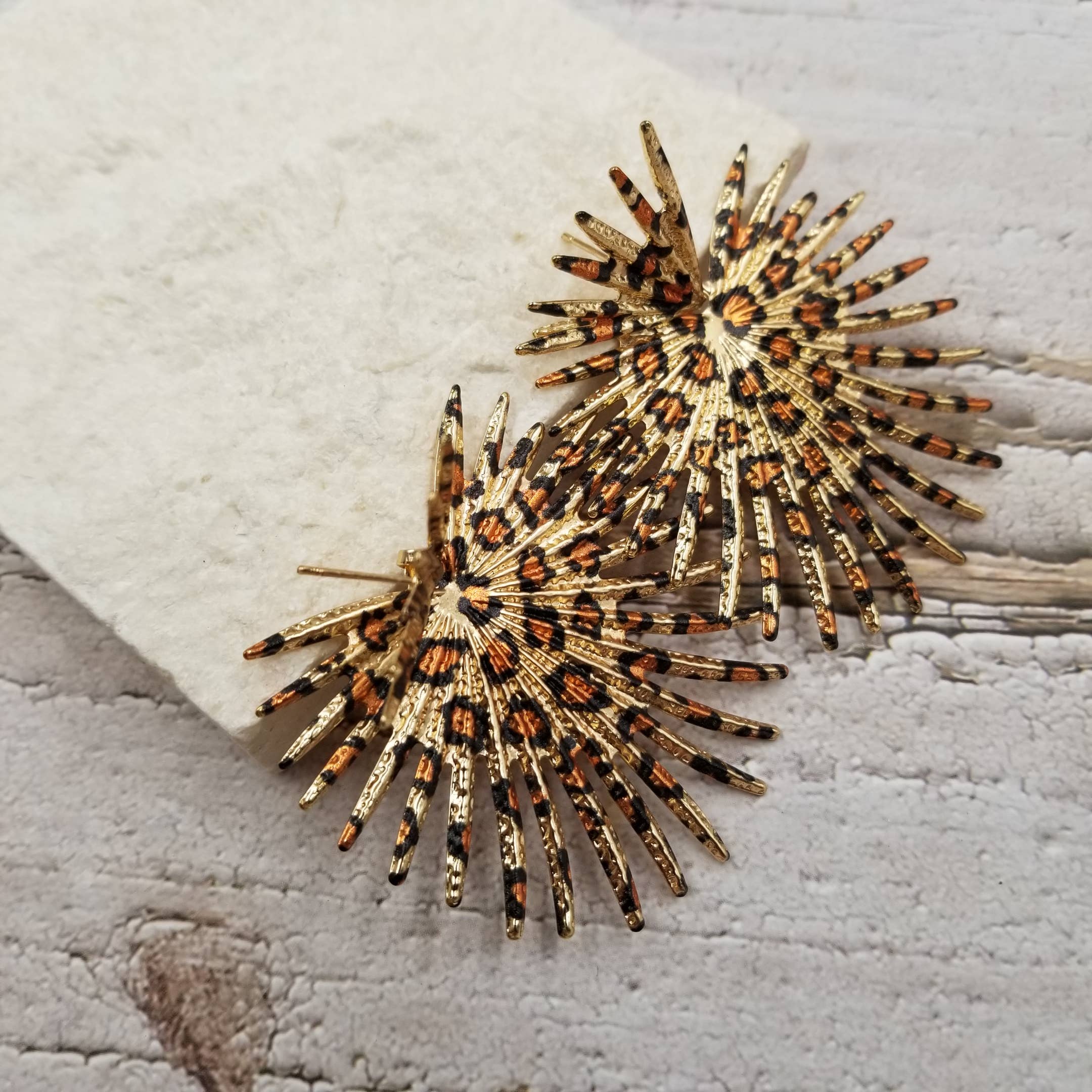 Treasure Wholesale - Wholesale Dangle Earrings - Dangerous Girl Leopard Print Earrings2