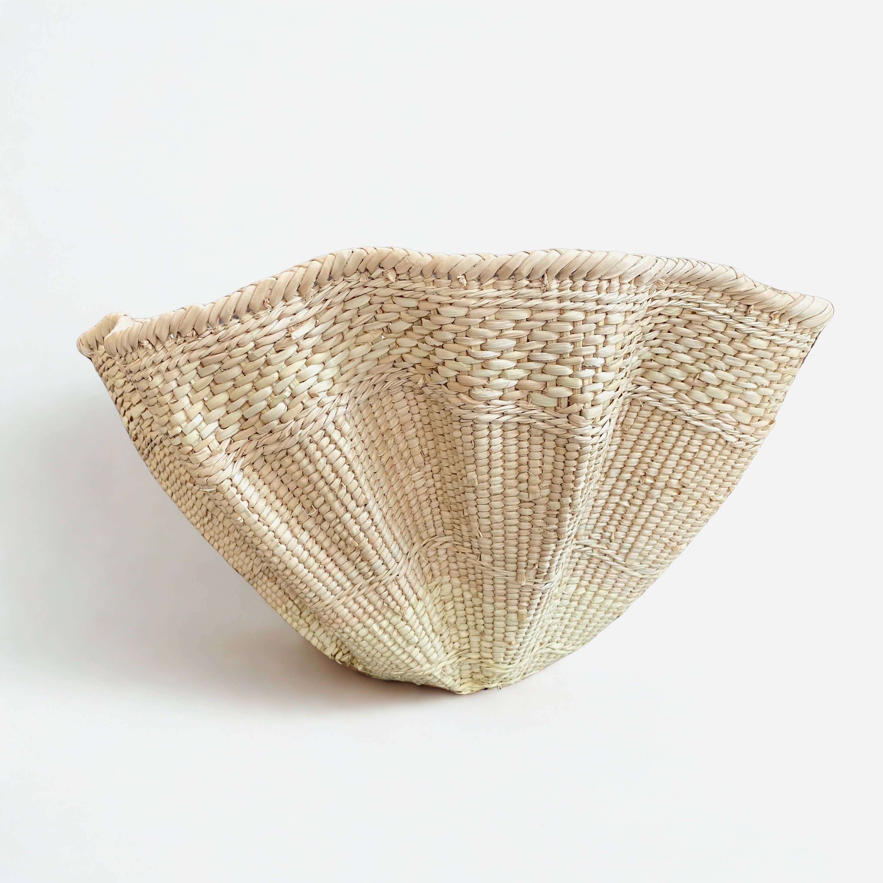 Kaleya – wholesale Basket – Dramatic Rippled Palm Leaf Dancing Basket4