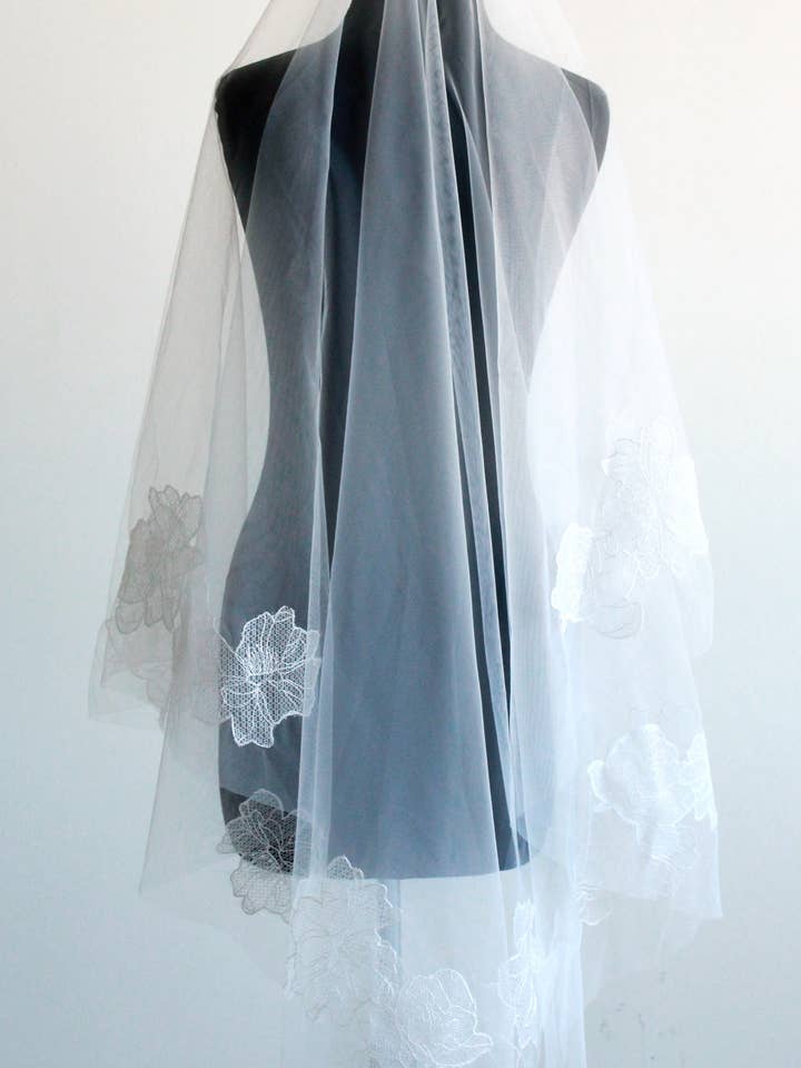 Velo Drop Lace per la vendita all'ingrosso da parte di Jaxie Bridal Accessories