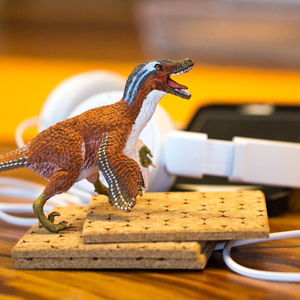 Safari Ltd. - Wholesale Figurine Toy - Kids - Feathered Velociraptor - 1000327