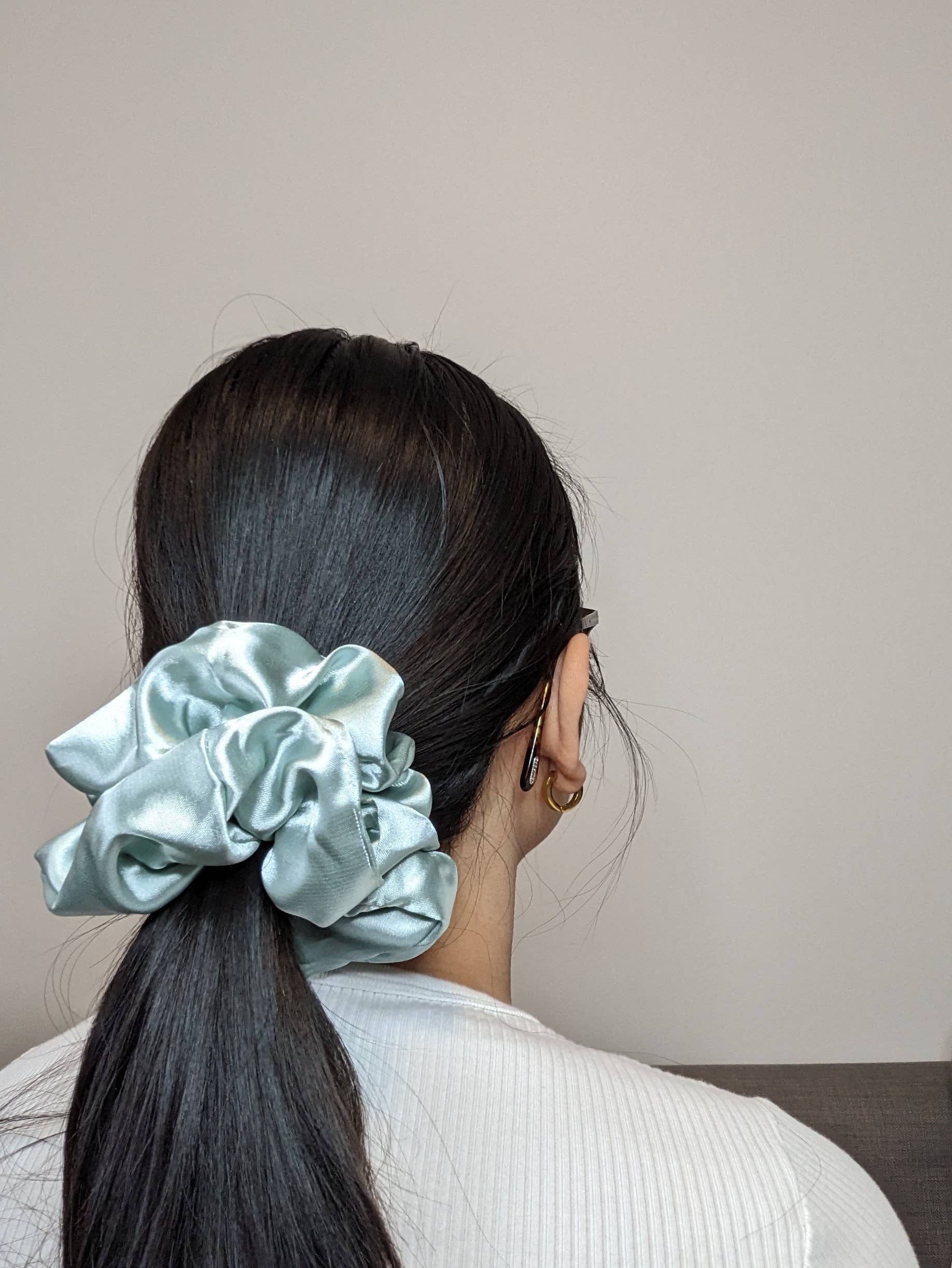 Janzy – Großhandel Haargummi – Damen – Extraglänzendes Haargummi aus seidenseidenem Satin16