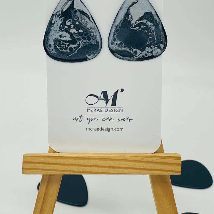 McRae Design - Vendita all'ingrosso Orecchini pendenti - Orecchini a forma di plettro per chitarra