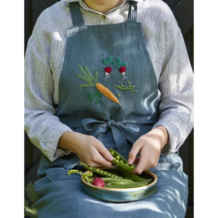 Tablier de cuisine brodé pour femmes, tablier en lin brodé pour la vente par EmbroideryNTA