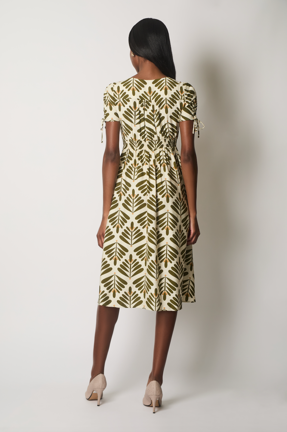 SOLO – Vestido - Mulher por atacado – Vestido Midi com Estampa de Folhas e Mangas com Laço - Caqui3