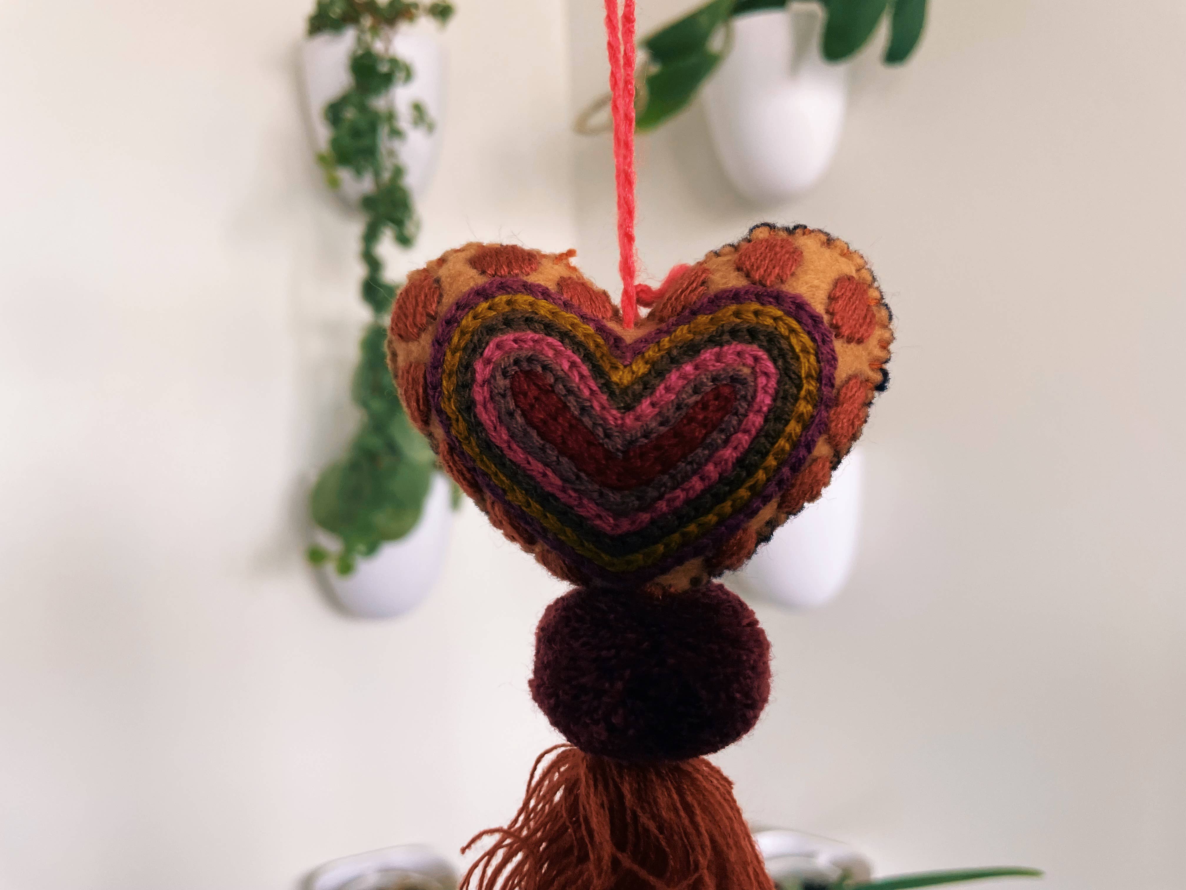 Pura Vida - Wholesale Ornament - Kerstversiering met geborduurd hart en luipaardkwastje10