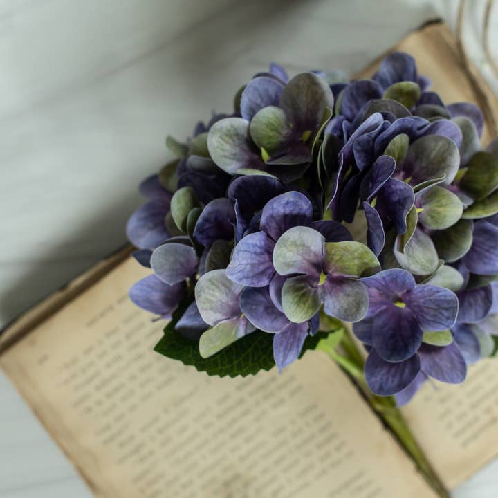 Ragon House – wholesale Artificial flowers – 17" PURPLE HYDRANGEA PICK