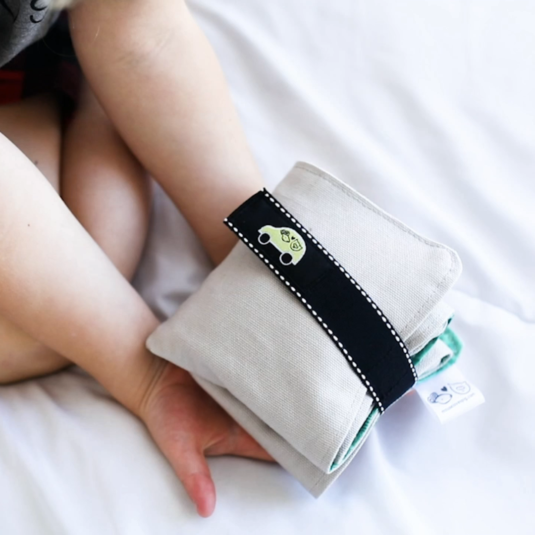 Mouse Loves Pig - Venta al por mayor Conjunto de juguetes - Niños - Alfombra de juego de viaje Tiny Worlds™ - Race Car Track3