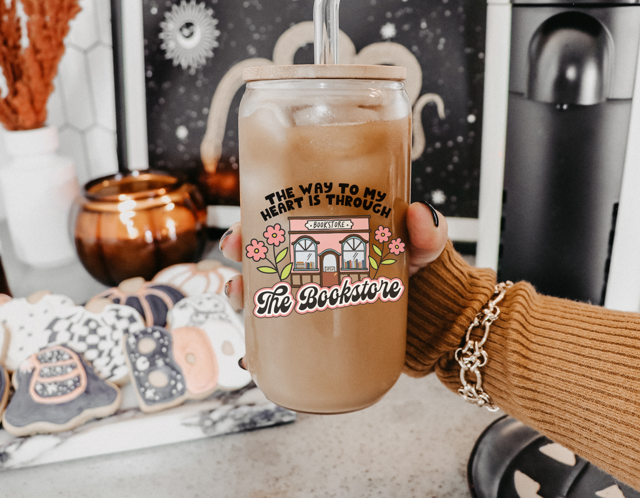 Curly Tailed Designs - Wholesale Drinking Glass/Cup - The Bookstore 16oz&20oz - Iced Coffee Libbey Glass Cup2