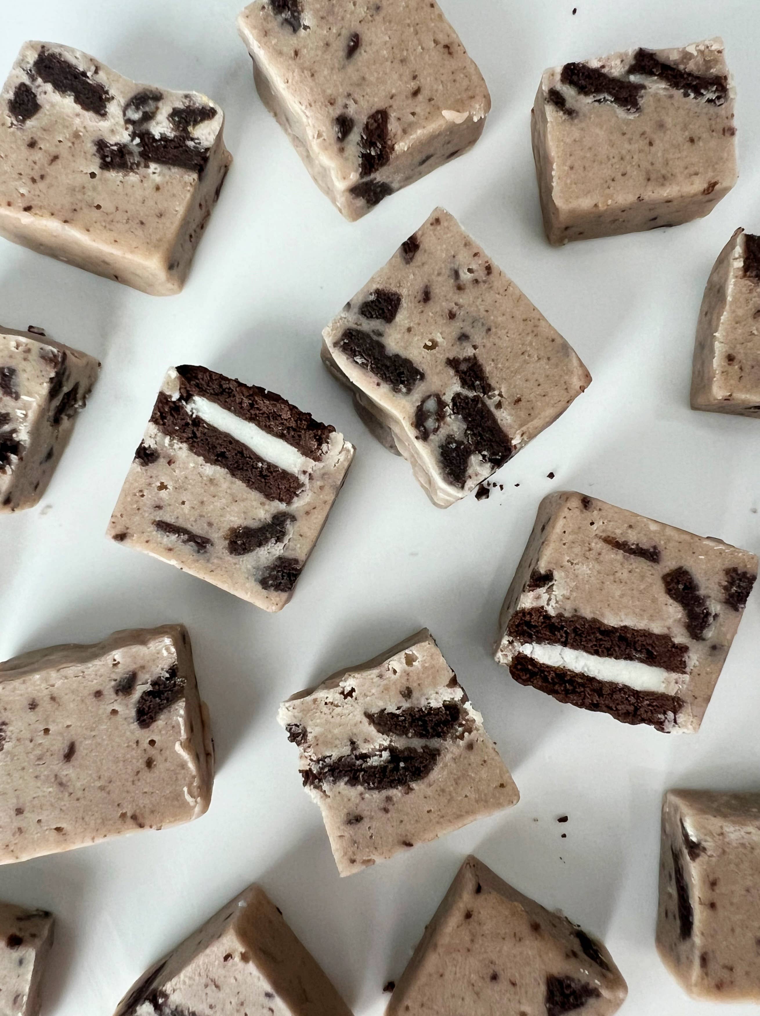 Bubba's Fudge – wholesale Fudge – Cookies & Crème Fudge Mini1