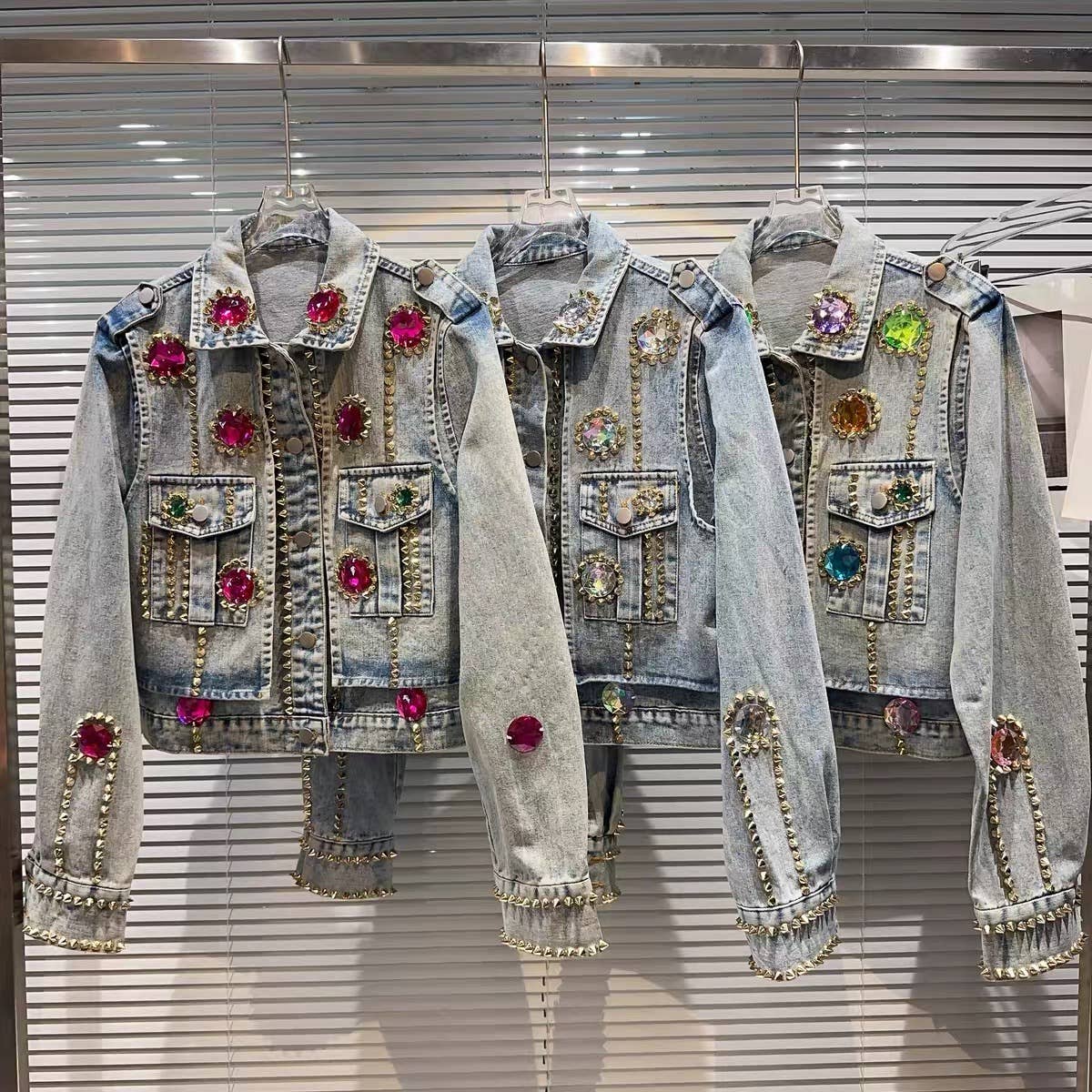 Productseeker – Engroshandel Denimjakke - Dame – JK026 farverig denimjakke med ædelsten9