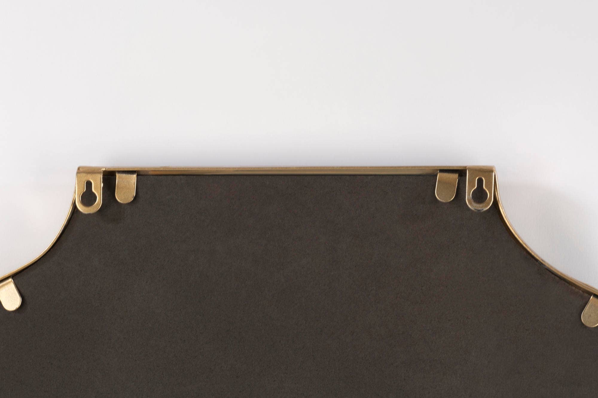 Tripar International - Vendita all'ingrosso Specchi da parete - Specchio da parete con bordi smerlati in metallo3