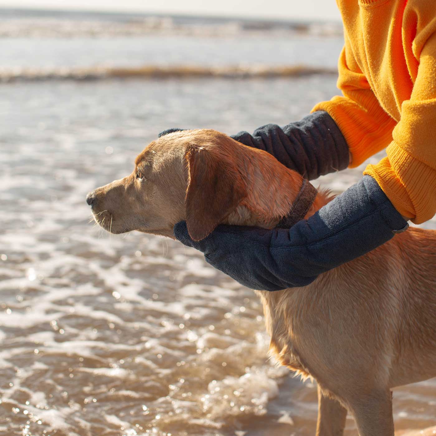 Marina Manoplas de secado de bambú en azul marino de Lords & Labradors de venta al por mayor en Faire6