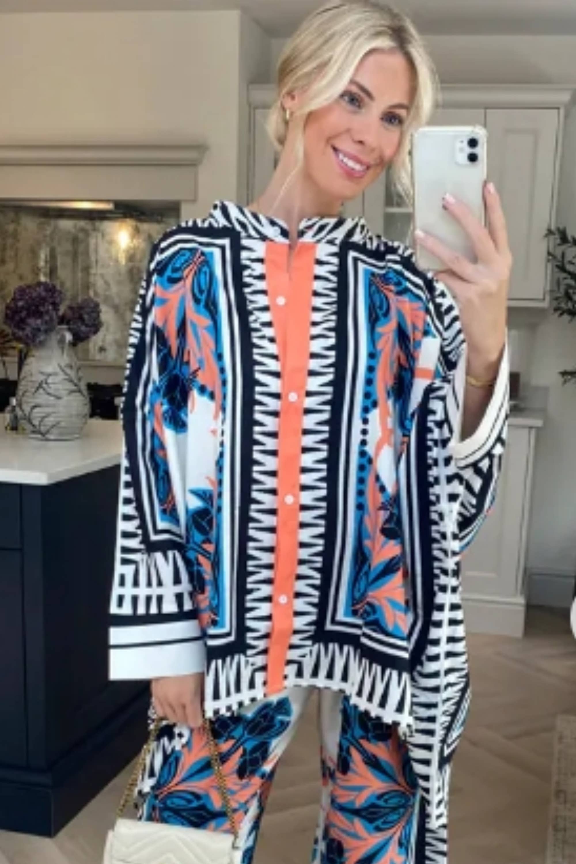 CY FASHION. LONDON – wholesale Shirt – Women’s – Floral and Leaves Print Oversized shirt 2