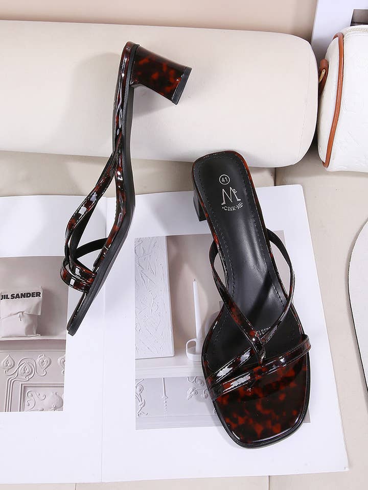 DMS313-19, Mules a punta e tacco quadrato in similpelle con cinturino per la vendita all'ingrosso da parte di BELLICY / Cink-me