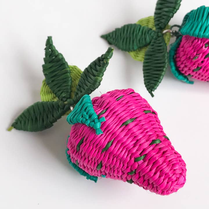 Iraca Woven Fruta & Leaf Bloom Boucles d'oreilles à clipser - Grande taille pour la vente par Belart Fair Trade