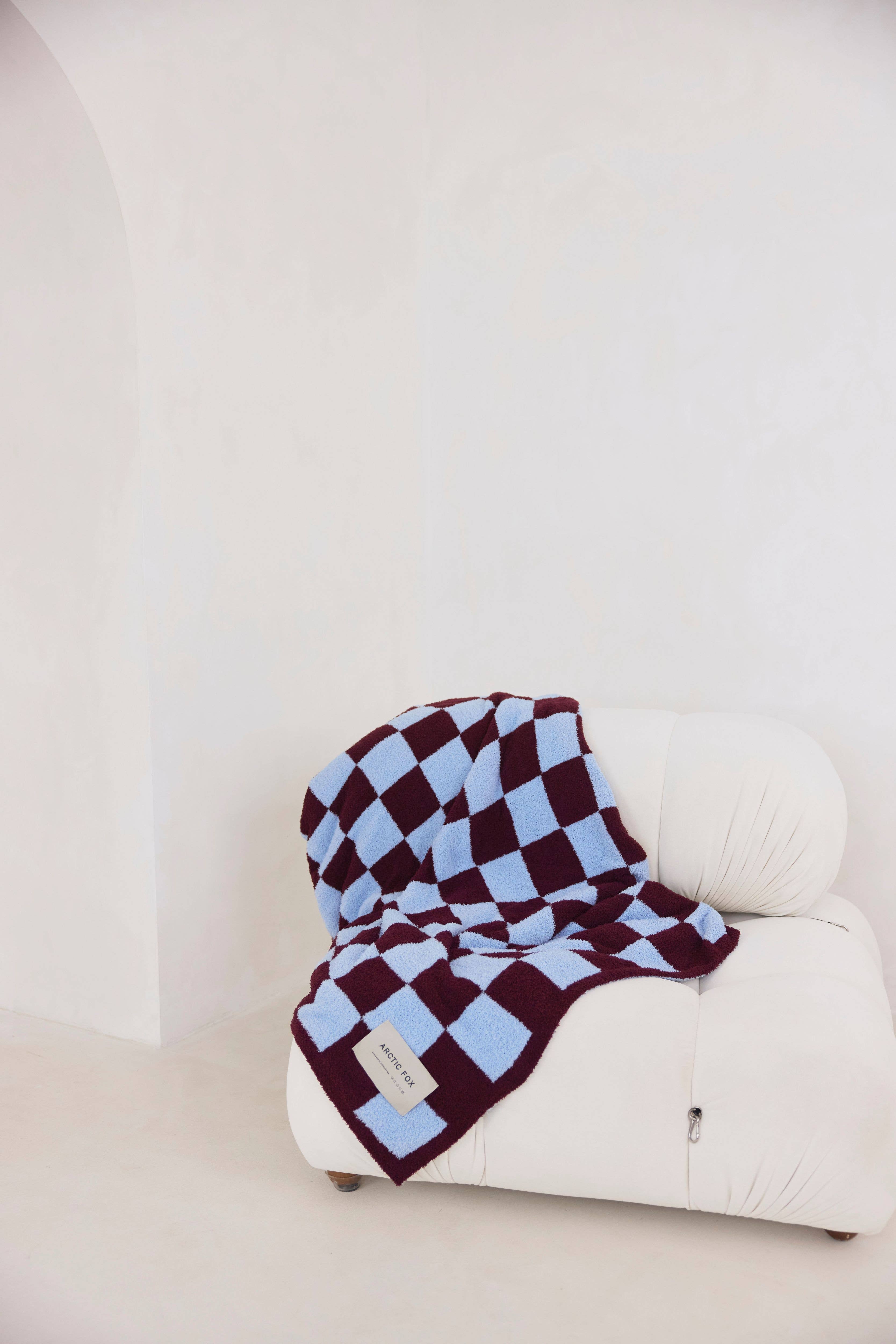 ARCTIC FOX & CO. - Wholesale Throw Blanket - The Teddy Throw - 100% Recycled - Blue Check - AW253
