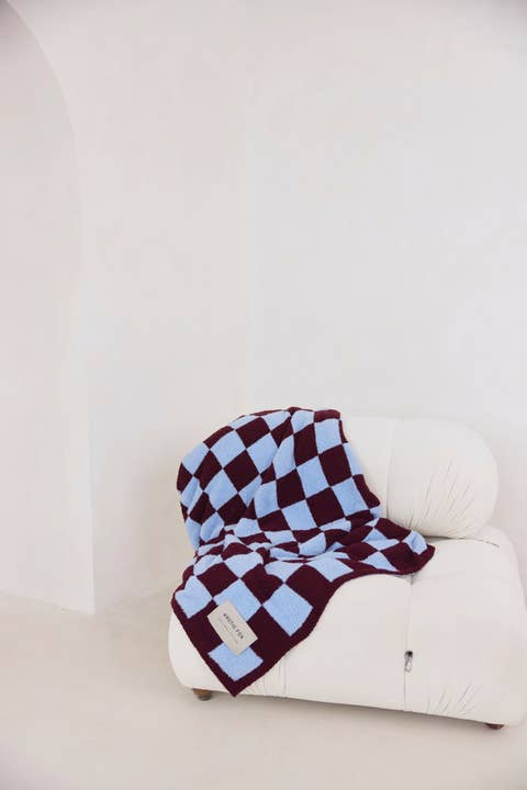 ARCTIC FOX & CO. - Wholesale Throw Blanket - The Teddy Throw - 100% Recycled - Blue Check - AW253