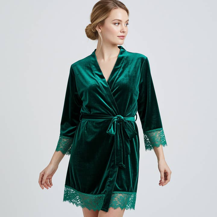 Peignoir en velours sur mesure avec bordure en dentelle - Vêtements de détente pour femmes pour la vente par The Blissful