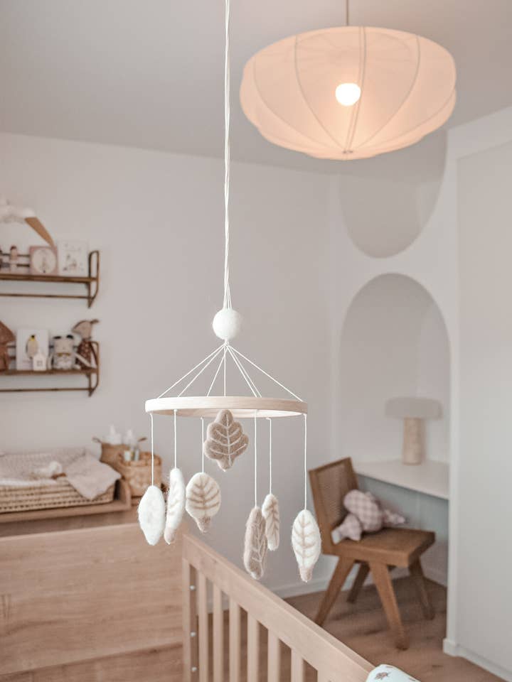 Móvil decorativo de hojas de lana afieltrada para venta al por mayor de Bee Boheme