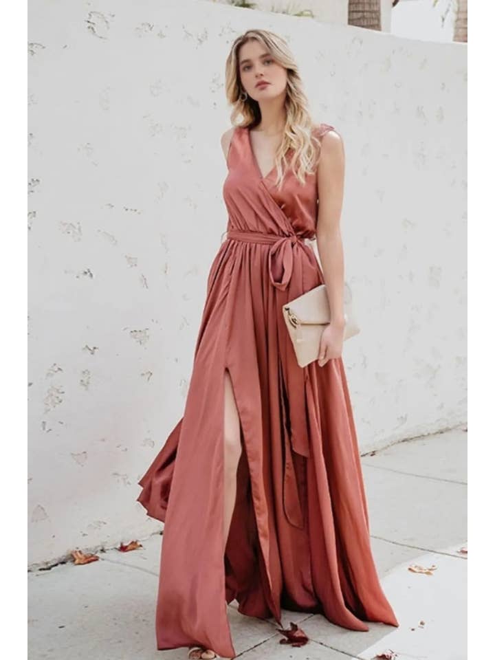 Blak Wardrob – Engroshandel Kjole - Dame – Surplice slå-om maxikjole med bindebånd i taljen15