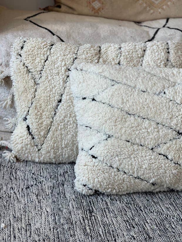 NOMAD BY LIV – Engroshandel Stolehynde – Håndlavet Beni Ouarain Pudebetræk - Offwhite&Sort 60x403